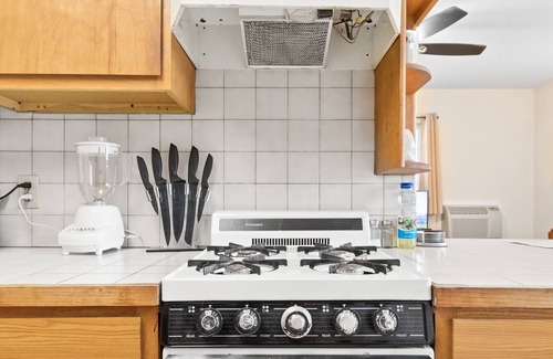 Raynolds Addition Apartment | The Tingley Gardens B - An Irvie Home