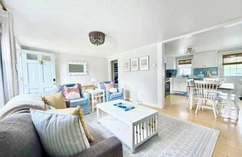 Dennis Port House | The Tinker Bell By The Sea ~ Charming 2-bedroom house in Dennisport w/AC