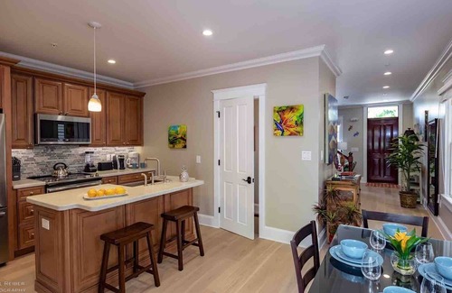 Historic Seaport House | *THE TOASTED COCONUT @ OLD TOWN* Fully Restored + Pool + LAST KEY SERVICES…