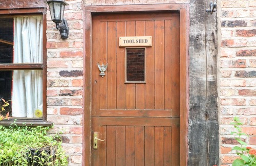 Warrington Cottage | THE TOOLSHED, romantic, character holiday cottage in Birchwood