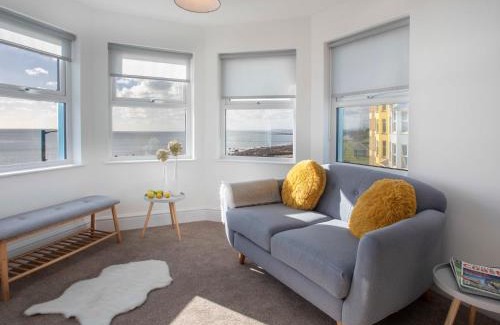 Criccieth House | The Towers - Ardudwy