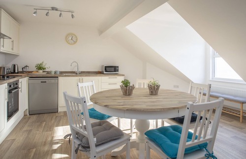Criccieth Cottage | THE TOWERS - CASTELL, family friendly in Criccieth