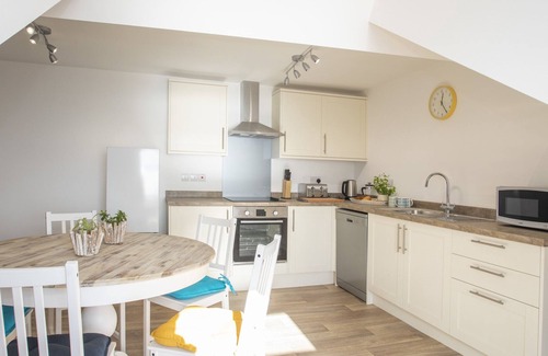 Criccieth Cottage | THE TOWERS - CASTELL, family friendly in Criccieth