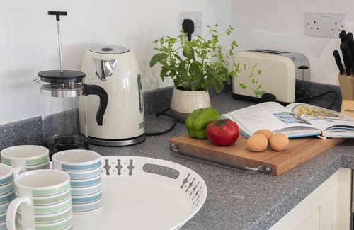 Criccieth Cottage | THE TOWERS - LLYN, family friendly in Criccieth