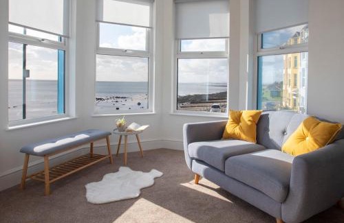 Criccieth House | The Towers - Llyn