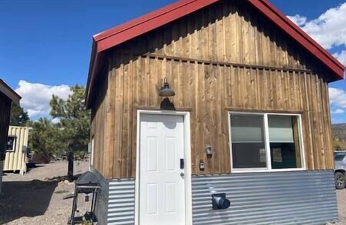 South Fork House | The Trail HeadnAt the Crossroads of Town and Trail