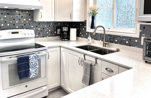 Central Okanagan House | The Travelbug - Newly Renovated Full House Close to Downtown