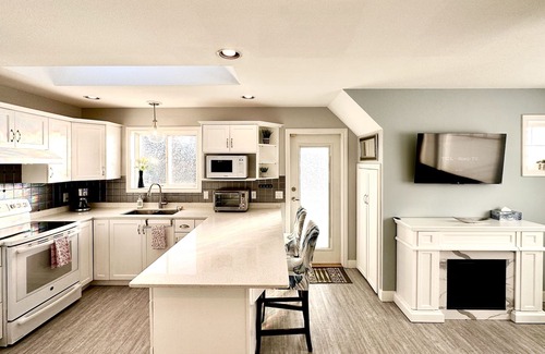 Central Okanagan House | The Travelbug - Newly Renovated Full House Close to Downtown