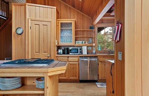 Marine Terrace House | The Treetop House Pet Friendly