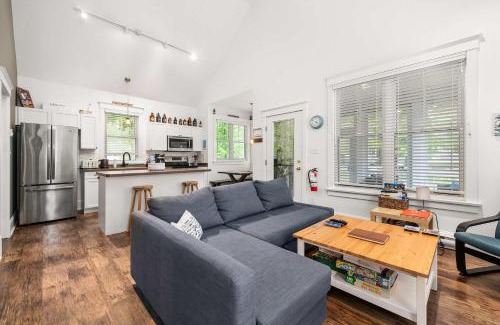 Cherry Valley House | The Trillium - 2 Pine Forest