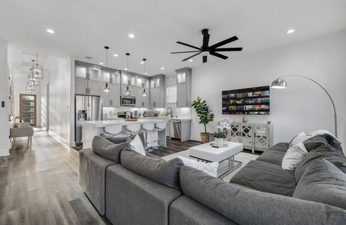 West Dallas Apartment | The Trinity | Hot Tub/Pool/Arcade/10 min Downtown