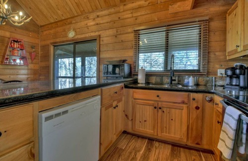 Walnut Mountain Cabin | The Twin Bear on Walnut Mountain