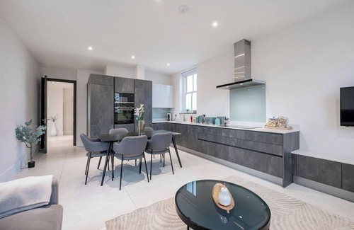 Holloway Apartment | The Two Flats Seven Bedroom Space