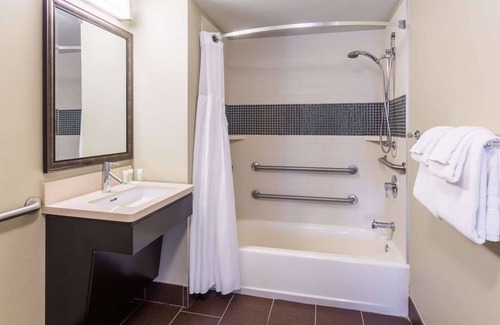 Anaheim Resort Hotel | The Ultimate Destination for a Fun-Filled Anaheim Adventure w/Free Breakfast!