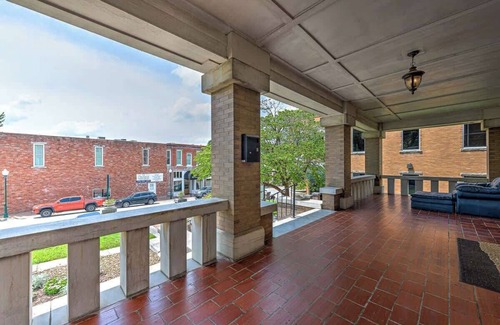 Siloam Springs House | The Uptown Suite at The Historic Connelly Harrington