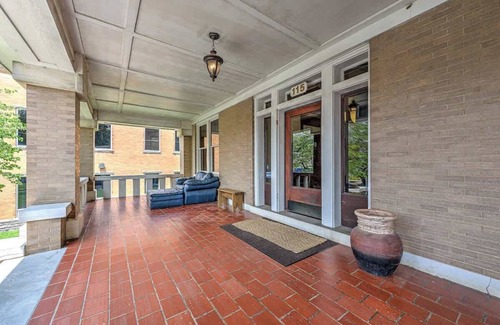 Siloam Springs House | The Uptown Suite at The Historic Connelly Harrington