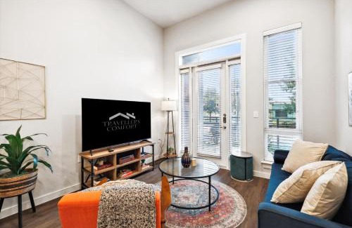 Fort Worth Apartment | The Urban Elite, 1 Bedroom Suite Downtown Forth Worth, Resort Style Pool, Full Gym, Parking