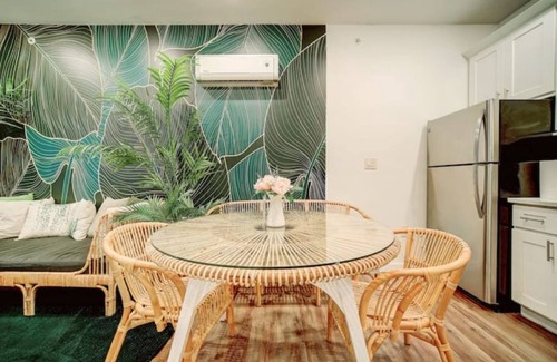 North Philadelphia East Apartment | The Urban Garden (3 bedrooms 2baths) Lic #890436