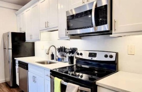 North Philadelphia East Apartment | The Urban Garden (3 bedrooms 2baths) Lic #890436