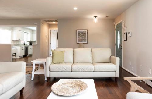 Northeast Virginia Beach House | The VIBE House with POOL