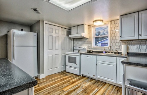 Colorado Springs House | The Vibrant Victorian! BBQ grill & Fire Pit!
