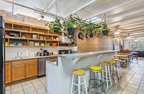 Ohio City Apartment | The Victor Full - Cleveland's Urban Lodge - Sleep 51!