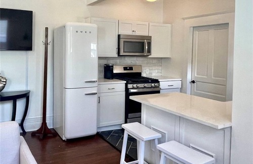 Brunswick Apartment | The Victoria House - 150 Years Old!