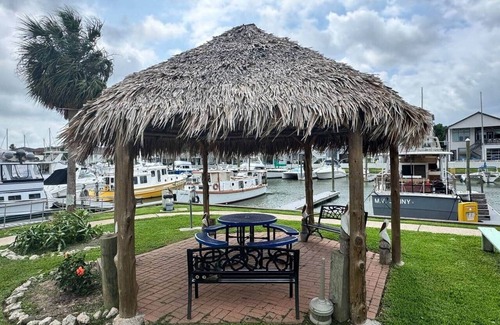 Clear Lake Shores Boat Rental | The Victorian Voyager