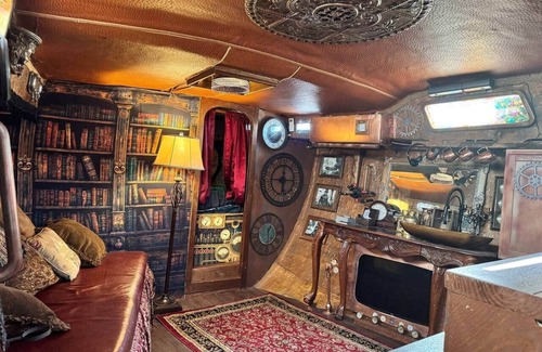 Clear Lake Shores Boat Rental | The Victorian Voyager