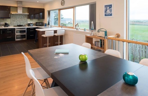 Rhosneigr Cottage | The View - A modern beach retreat for 8 guests on Anglesey