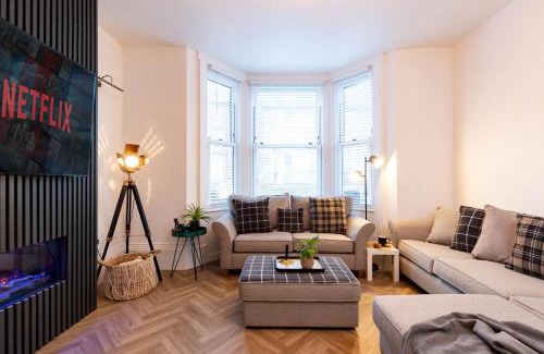 Scarborough House | The View - Games Room - Hot Tub - Sleeps 22