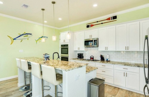Surfside Beach House | The Views - Big Groups Welcome - Easy Beach Access