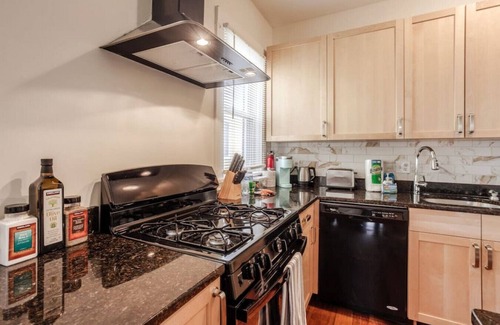 Covington Apartment | The Villa Emerald 1B Walk to Downtown Covington