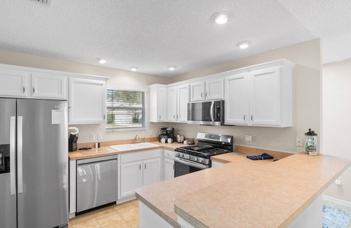 The Villages House | The Villages Relaxation- walk to pool, Lake Sumter Square 2 MI, pet friendly
