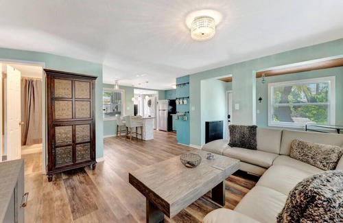 Madeira Beach Villa | The Villas at Madeira 1, Walk 2 Beach + Johns Pass