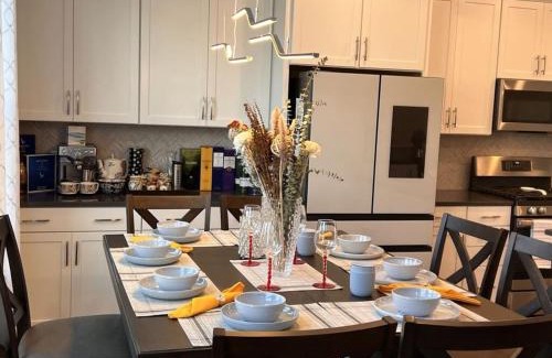 Durham House | The Villas Buckingham 10 mins to RDU Airport Duke Downtown