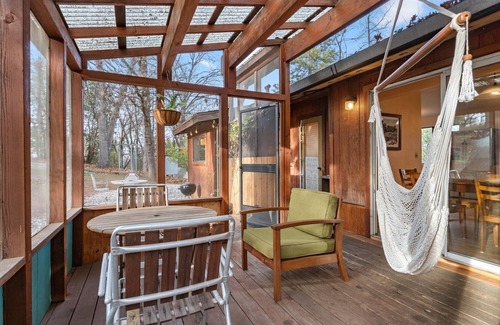 Nevada City House | The Vista Knolls Woodland House Autumn Color!