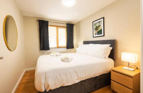 Queens Quarter Apartment | The Vogue- 2bd Hip Ap Ultra Fast WIFI