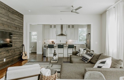 Edgehill House | The Wade - Minutes to the Gulch & 12 South