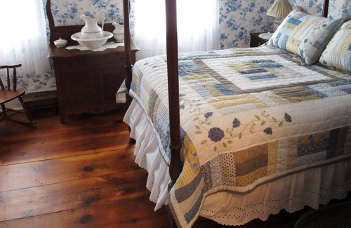 Ellenville House | The Wagar Suite is one of the two units in The Wagar Farm 1800's farmhouse. It is situated on 6 acres and overlooks the Beerkill stream. The Wagar Suite has the feel of an old farmhouse with all the modern conveniences including a whirlpool tub.