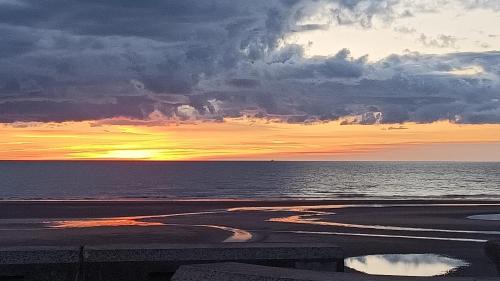 South Shore Hotel | The Waldorf - Near Pleasure Beach & Sandcastle