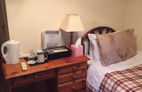 Birch Vale Bed & Breakfast | The Waltzing Weasel