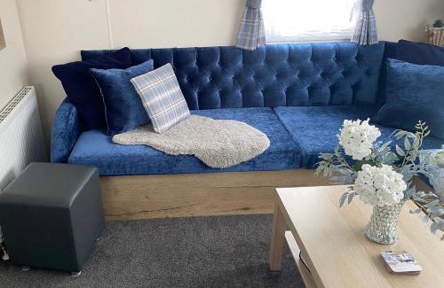 Dogdyke Resort | The Wardens Hideaway - Tattershall Lakes Country Park