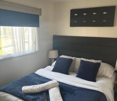 Dogdyke Resort | The Wardens Hideaway - Tattershall Lakes Country Park