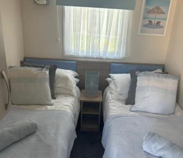 Dogdyke Resort | The Wardens Hideaway - Tattershall Lakes Country Park