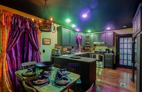 Salem Condo | The Warlock House