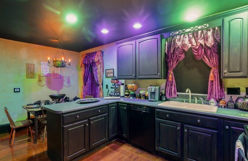Salem Condo | The Warlock House