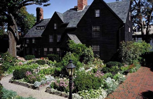 Salem Condo | The Warlock House