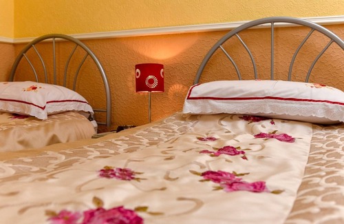 Carlisle House | The Warren Guest House