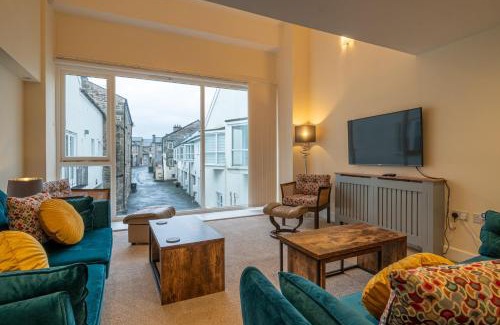 Kendal House | The Warren - Kendal Town Centre, with Parking